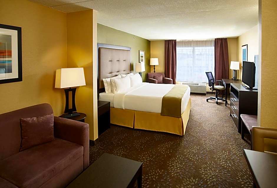 Holiday Inn Express & Suites Timmins by IHG