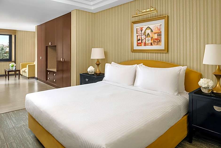 Classic 1 King Bed, Accessible — 3 fotoğraftan 1. fotoğraf