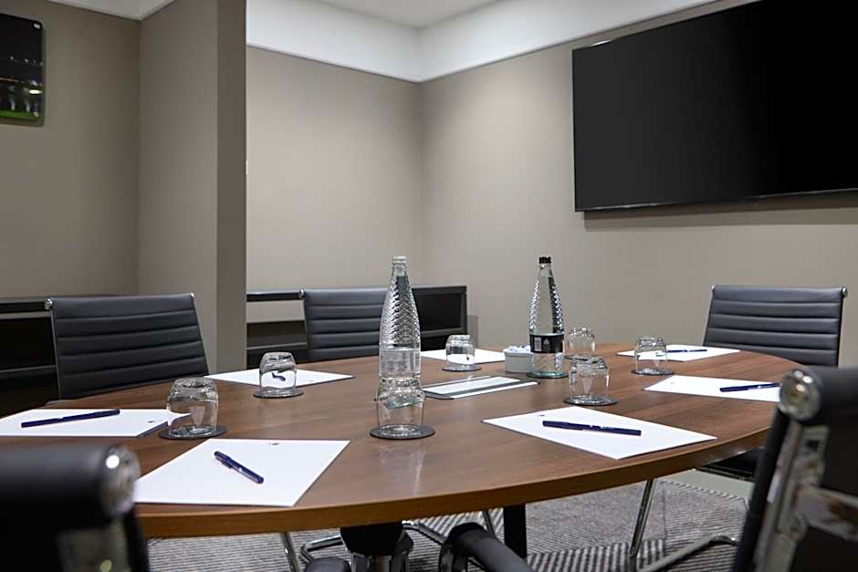 DoubleTree by Hilton Dartford Bridge
