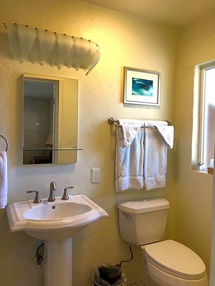 Queen's Inn By The River