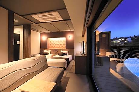 Deluxe Twin Room with 2 Open-Air Bath