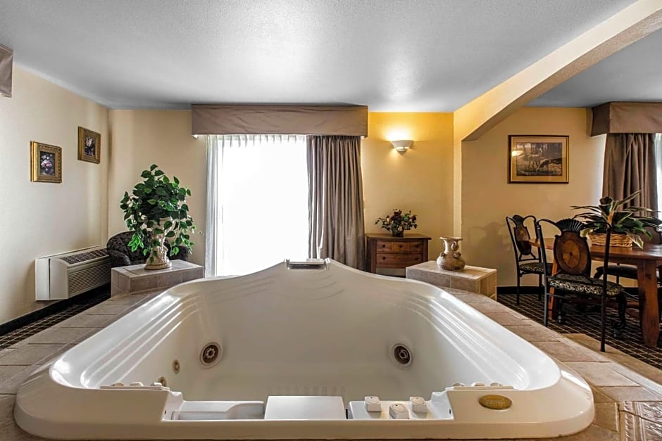 Quality Inn and Suites Summit County