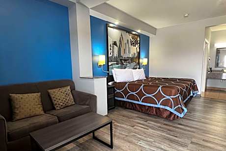 King Room with Jetted Tub - Non-Smoking