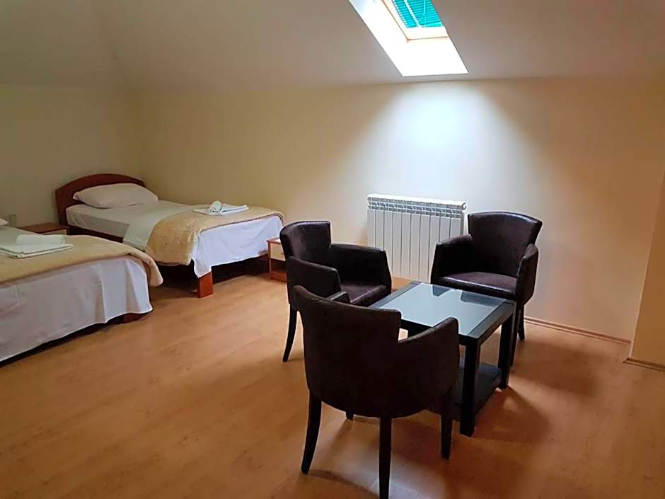 OSTROG Aparthotel KOLIBA-VLASTNIŠTVO MANASTIRA OSTROG
