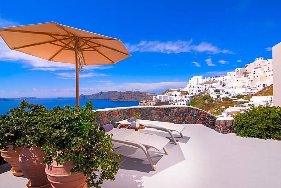 Pezoules of Oia