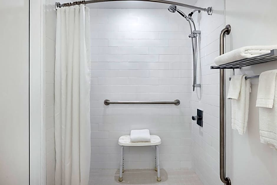 Four Points By Sheraton Edmonton South