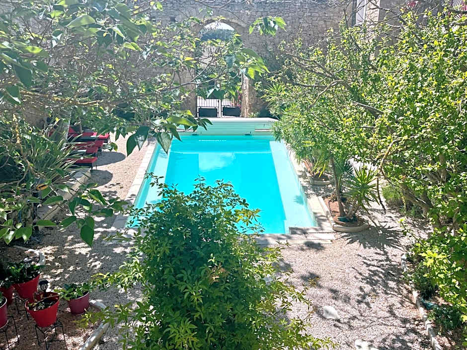 château - Le panoramique avec piscine