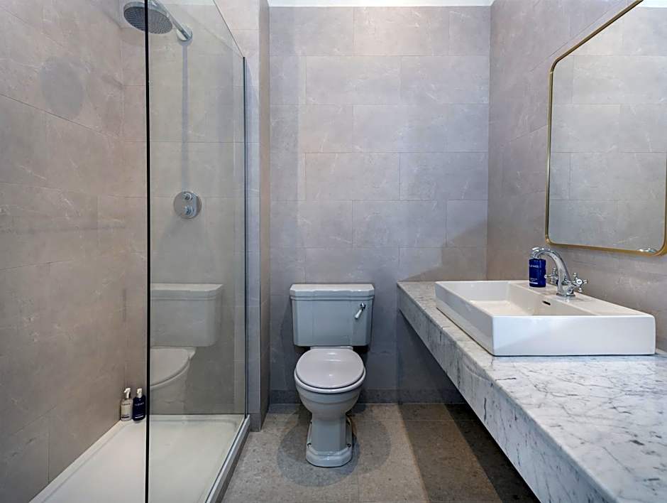 Castle Oaks House Hotel