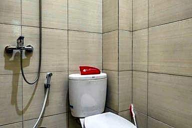 RedDoorz Syariah near Kebon Rojo Park Blitar