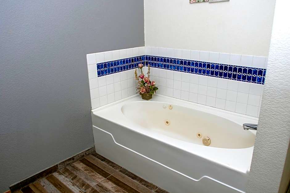 Creekside Inn & Suites