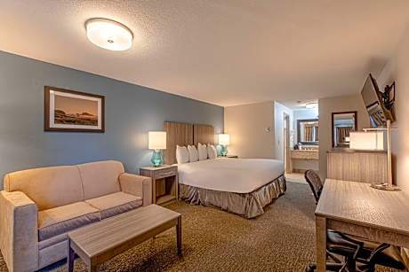Accessible - 1 King, Mobility Accessible, Communication Assistance, Private Patio