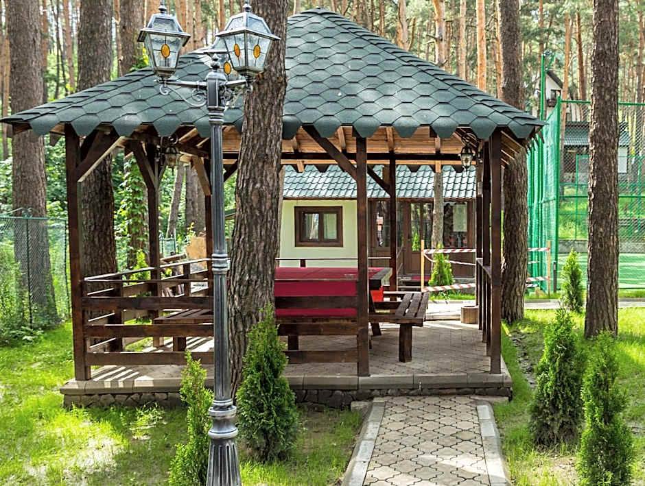 Complex Parc Pini Moinesti