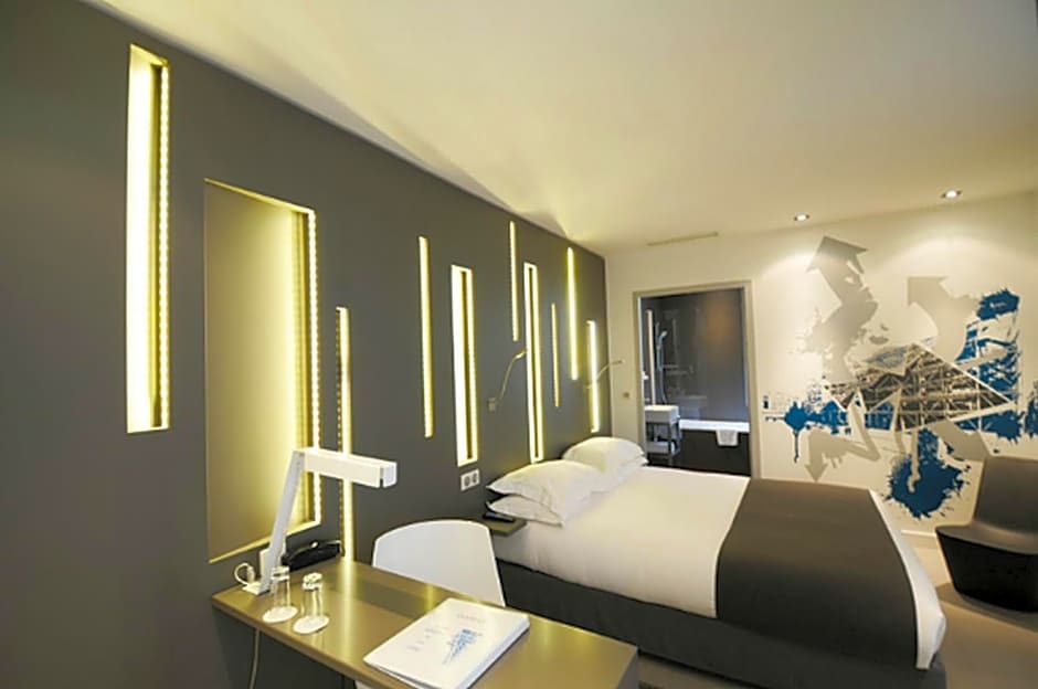 Arc De Triomphe Etoile Hotel