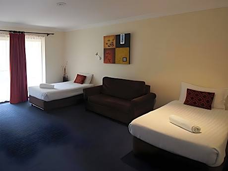 Deluxe Family Room 2