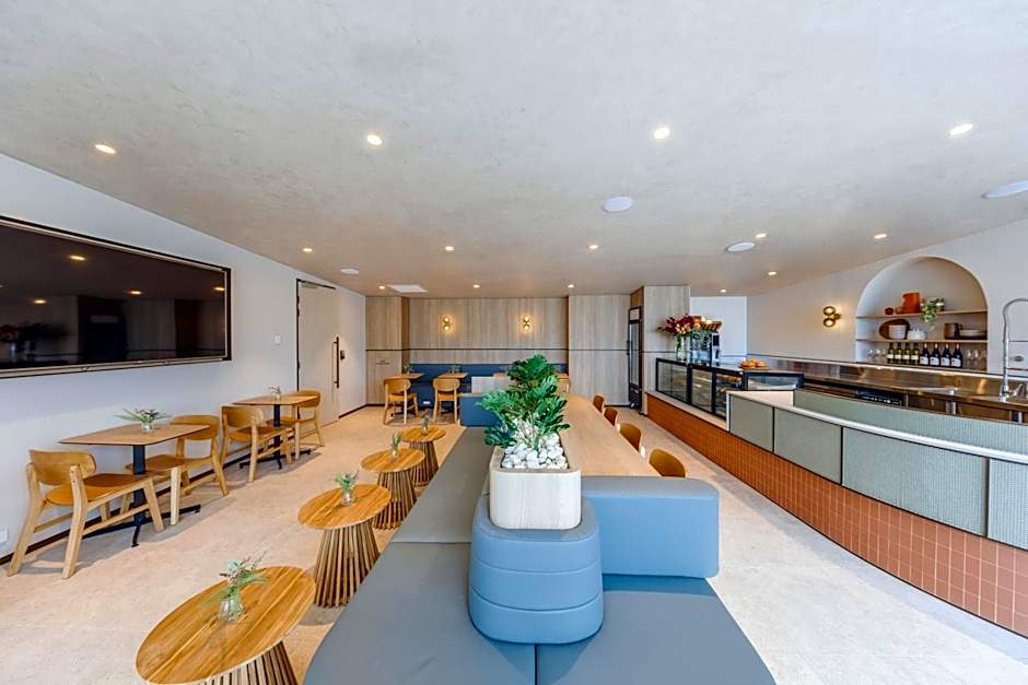 Aerotel Sydney - Inside International Terminal Airport