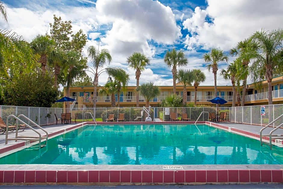 Days Inn by Wyndham Daytona Beach Speedway