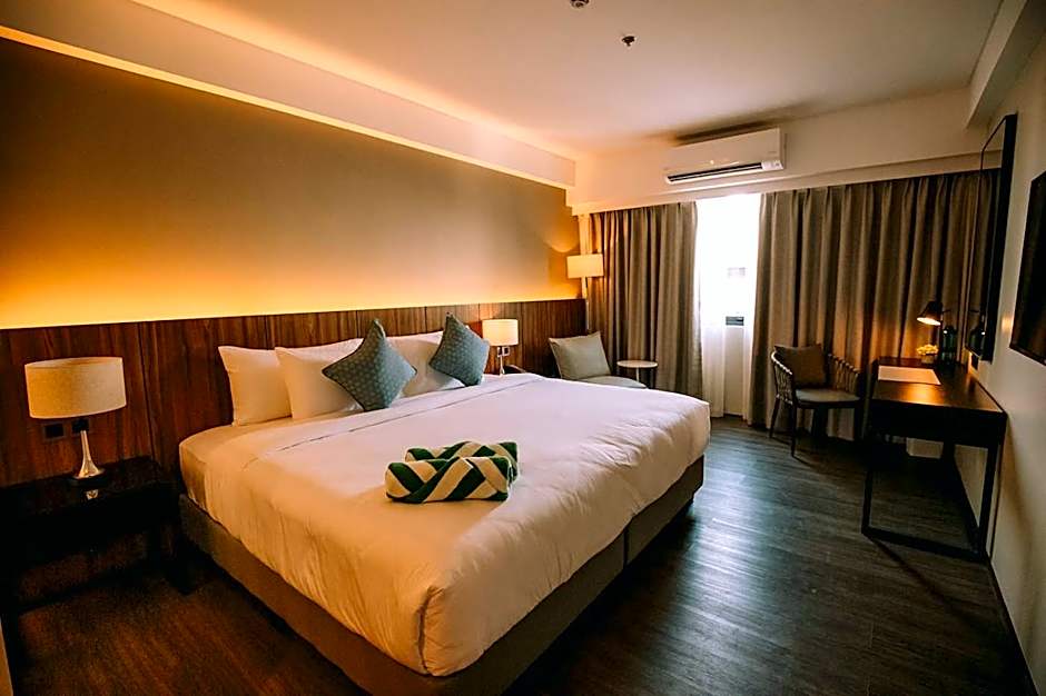 Photo 1 of 5 of Deluxe 1 King Bed