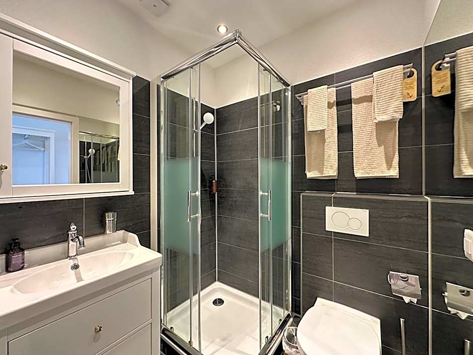 Boutique Hotel Niesenblick - direkt am Thunersee gelegen mit SELF CHECK IN & digitaler Rezeption