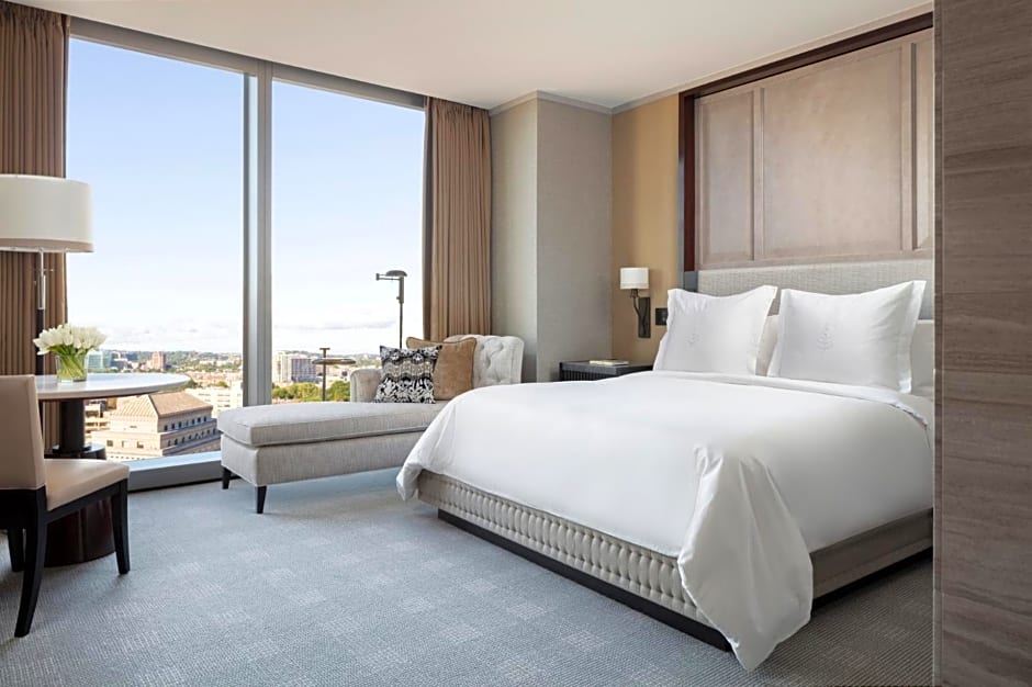 Photo 1 of 4 of Deluxe King Room - Accessible 