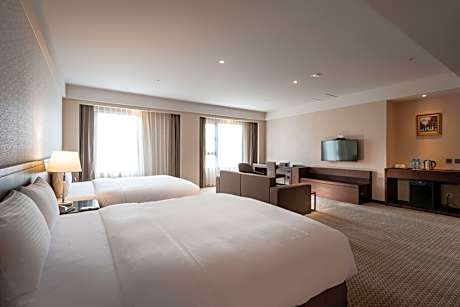 Deluxe Quadruple Room with Two Queen Beds