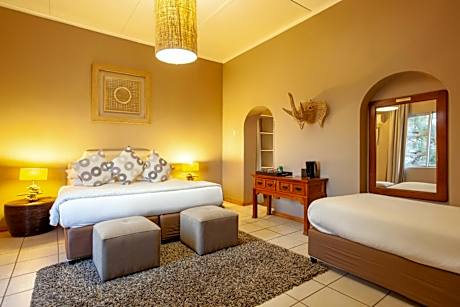 Guest house Family Unit 1 with 2 Game Drives