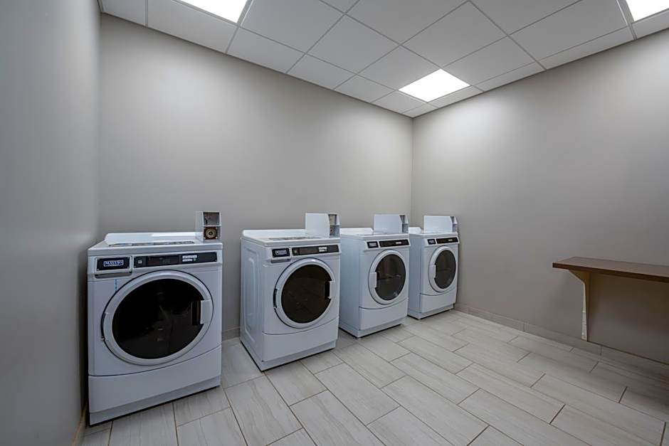 Holiday Inn Express and Suites Gilbert Mesa Gateway Airport By IHG