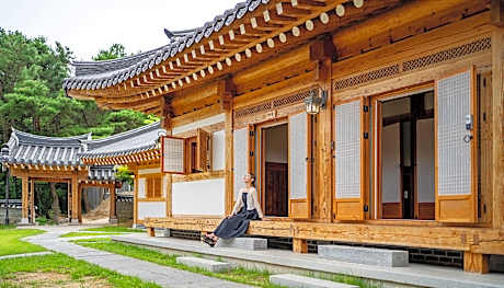 Songnim Hanok Village