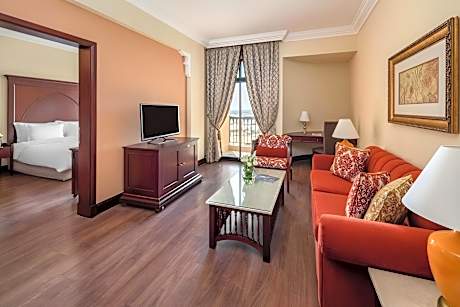Deluxe One Bedroom Suite With King Size Bed And Balcony