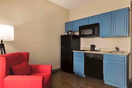 King Bed-Hearing Accessible Room-Non Smoking