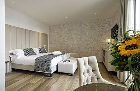 Suite with Terrace, Jacuzzi and Sea View