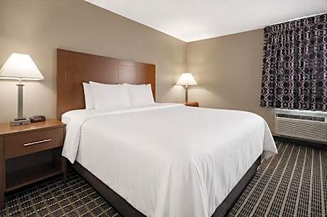 1 King Bed, Nonsmoking