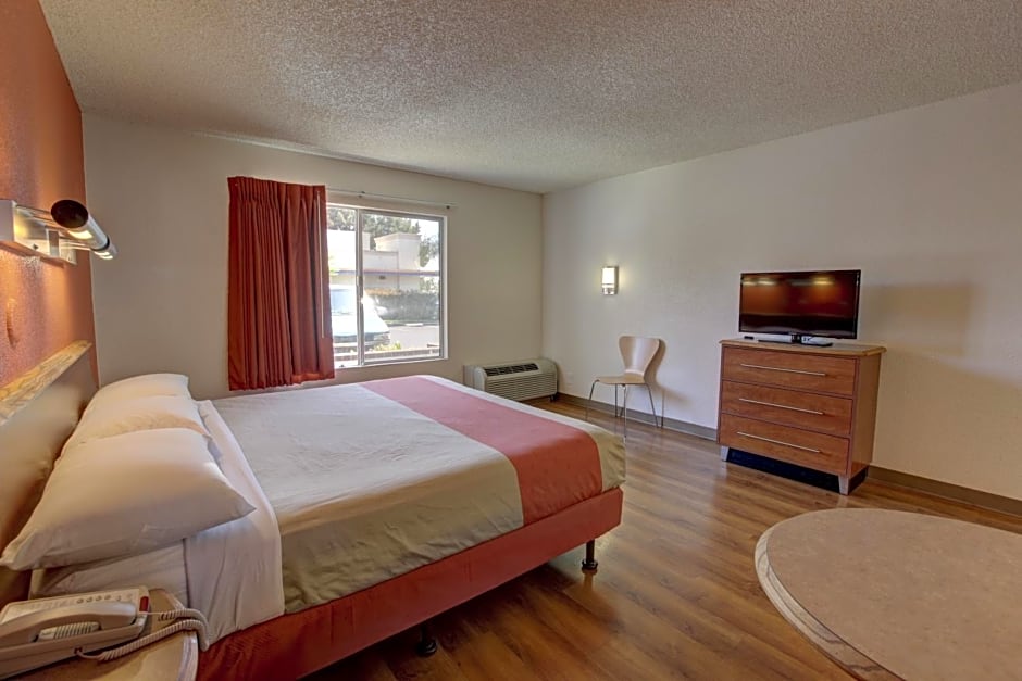 Motel 6-Santa Ana, CA - Irvine - Orange County Airport