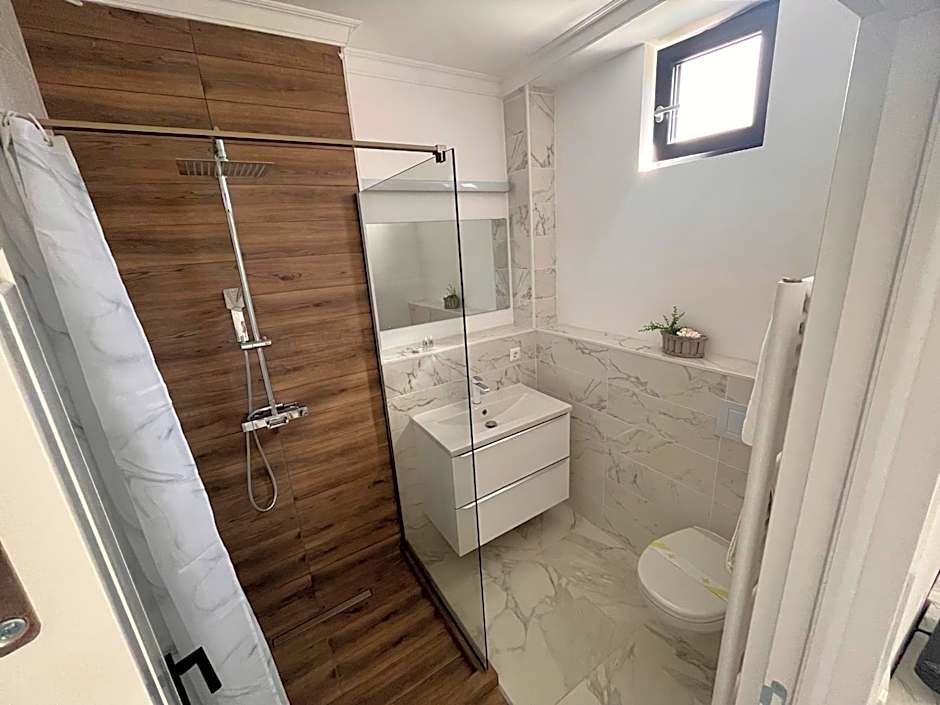 Lira Holiday Apartments