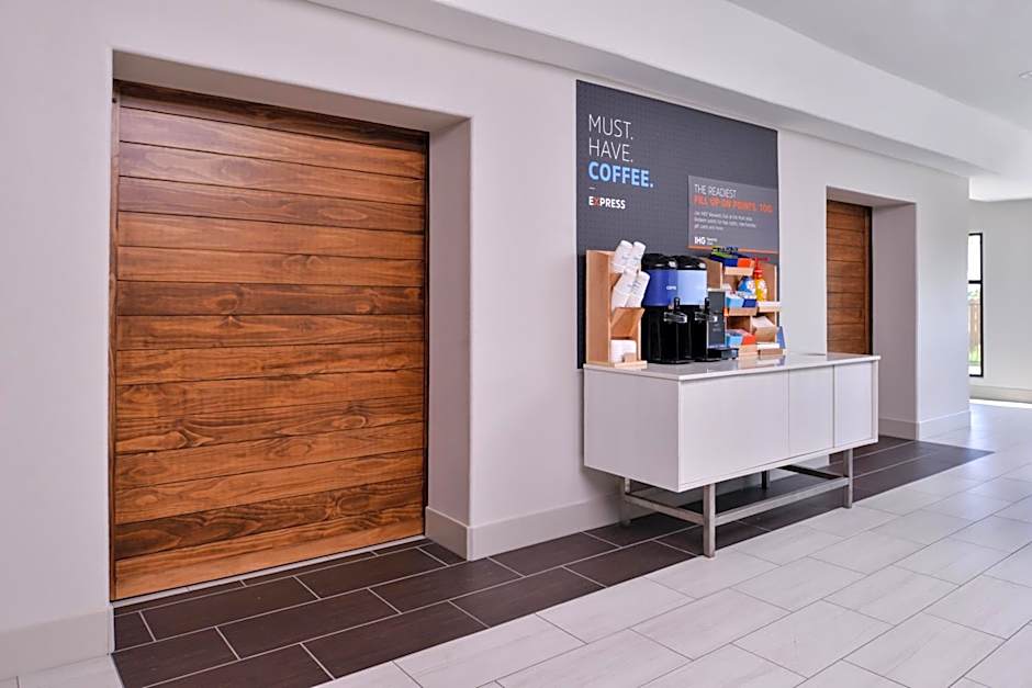 Holiday Inn Express Hotel & Suites Elgin By IHG