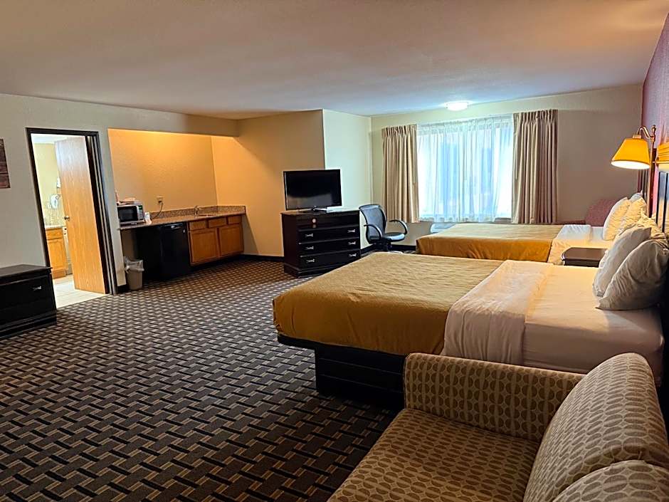 Photo 1 of 5 of 2 Queen Beds Suite, Whirlpool
