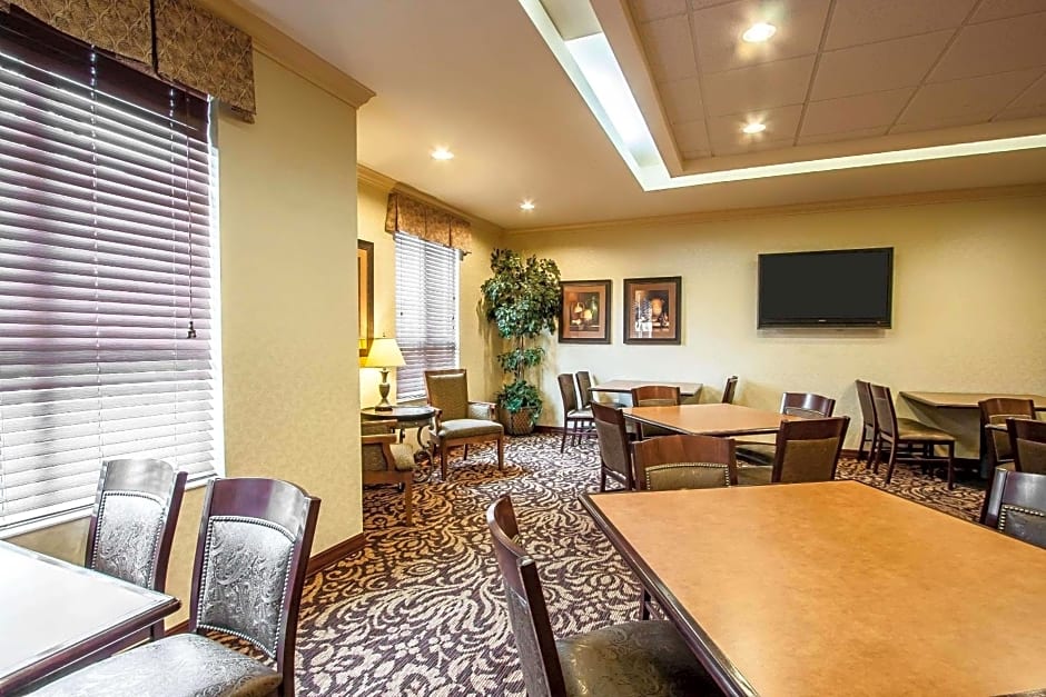 Comfort Inn & Suites McMinnville Wine Country