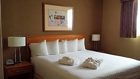 King/Queen Suite - Non-Smoking