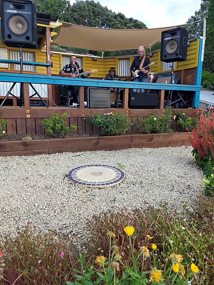 Te Aputa Lodge formally La Casa Te Puru Lodge