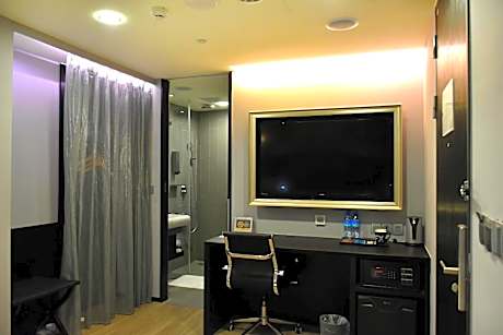 Double Room - No Window