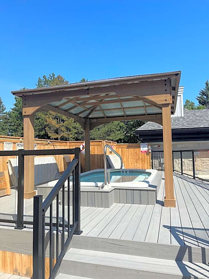 Modern Mountainside Ski In/Ski Out Studio at Blue