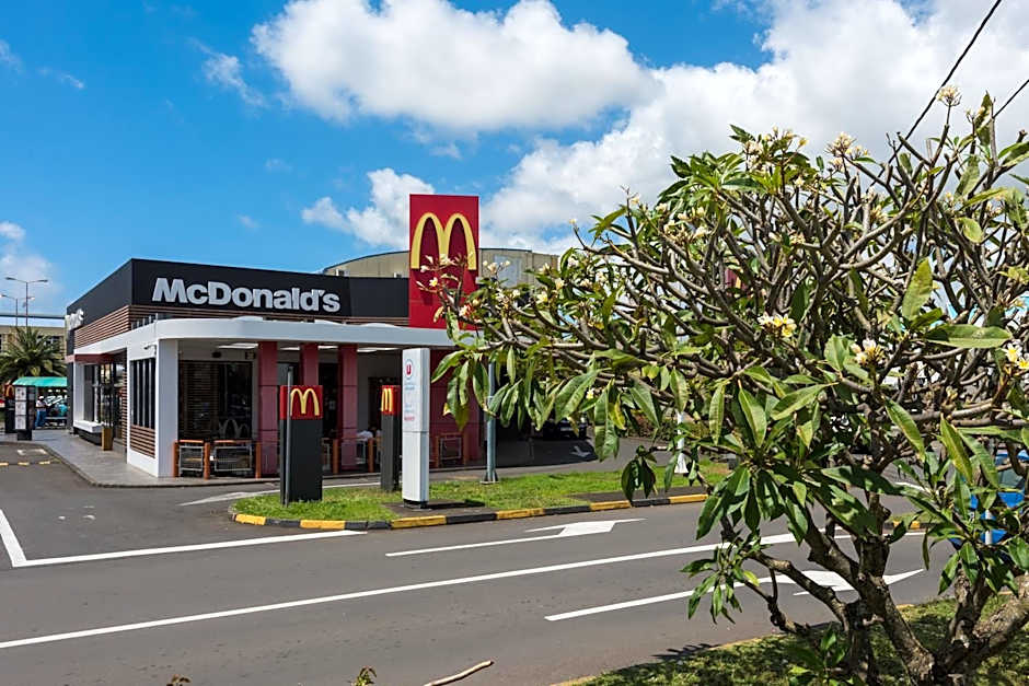 Cozy townhome near beach in heart of Grand Baie