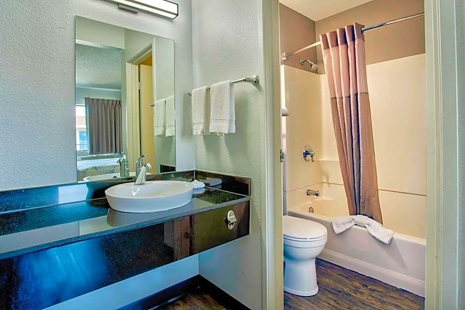 Motel 6-Salem, OR