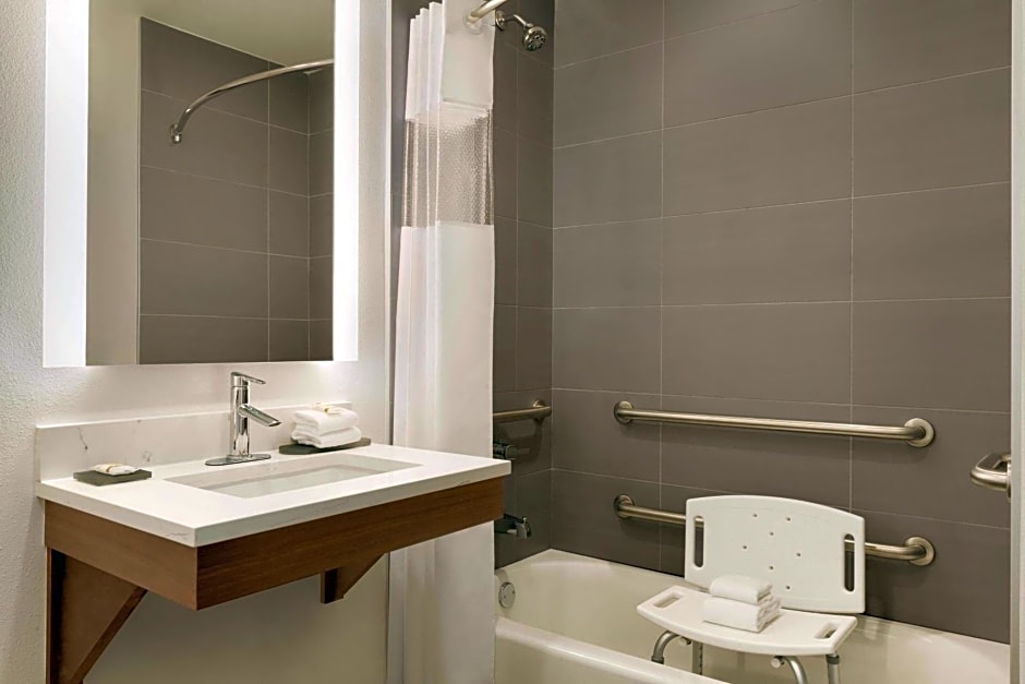 La Quinta Inn & Suites by Wyndham San Luis Obispo Downtown