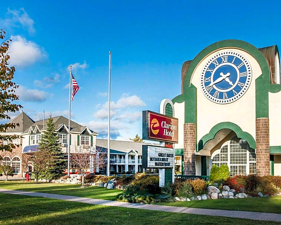 Clarion Hotel Mackinaw City Beachfront