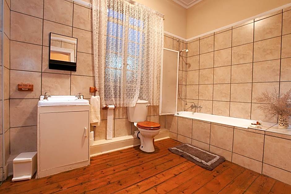 Shamrock Arms Guest Lodge