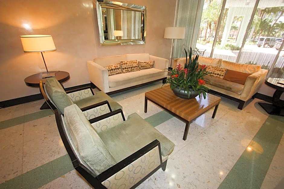 Tides Apt on Hollywood Beach