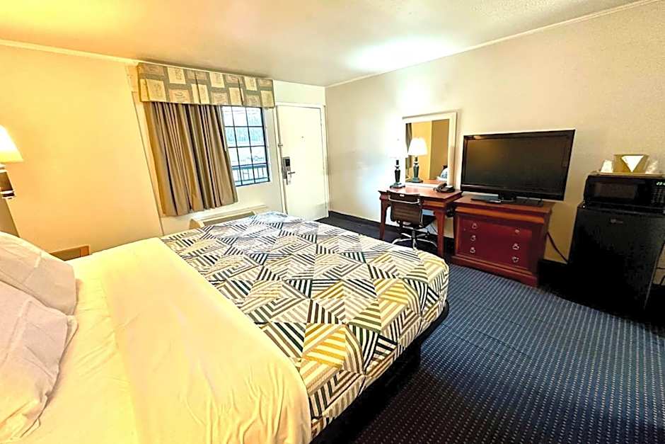 Red Carpet Inn - Stamford