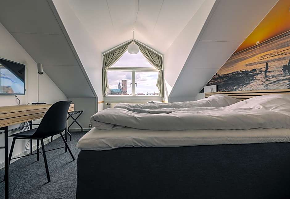 Photo 1 of 8 of 2 Beds, Top Floor