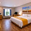Days Inn & Suites by Wyndham Greater Tomball
