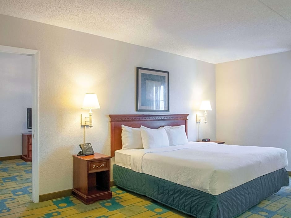 La Quinta Inn & Suites by Wyndham New Orleans Veterans